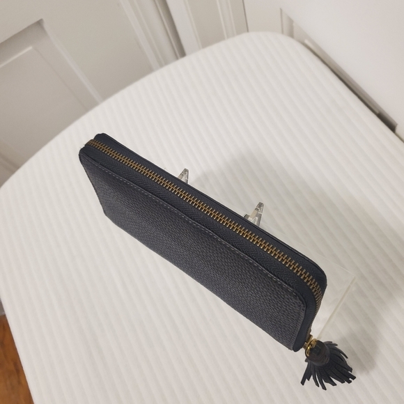 NWOT Fossil Tara Zip Close Black Pebble Grain Leather Accordian Wallet W/Tassle - Picture 4 of 7